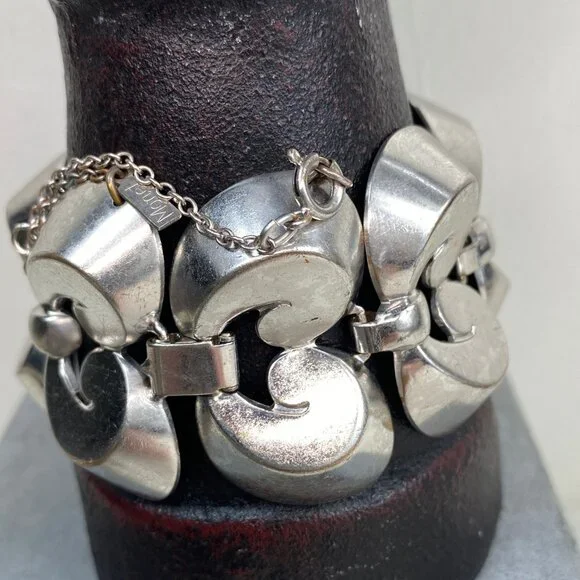 Vintage Monet Silver Tone Link Swirl Bracelet 7